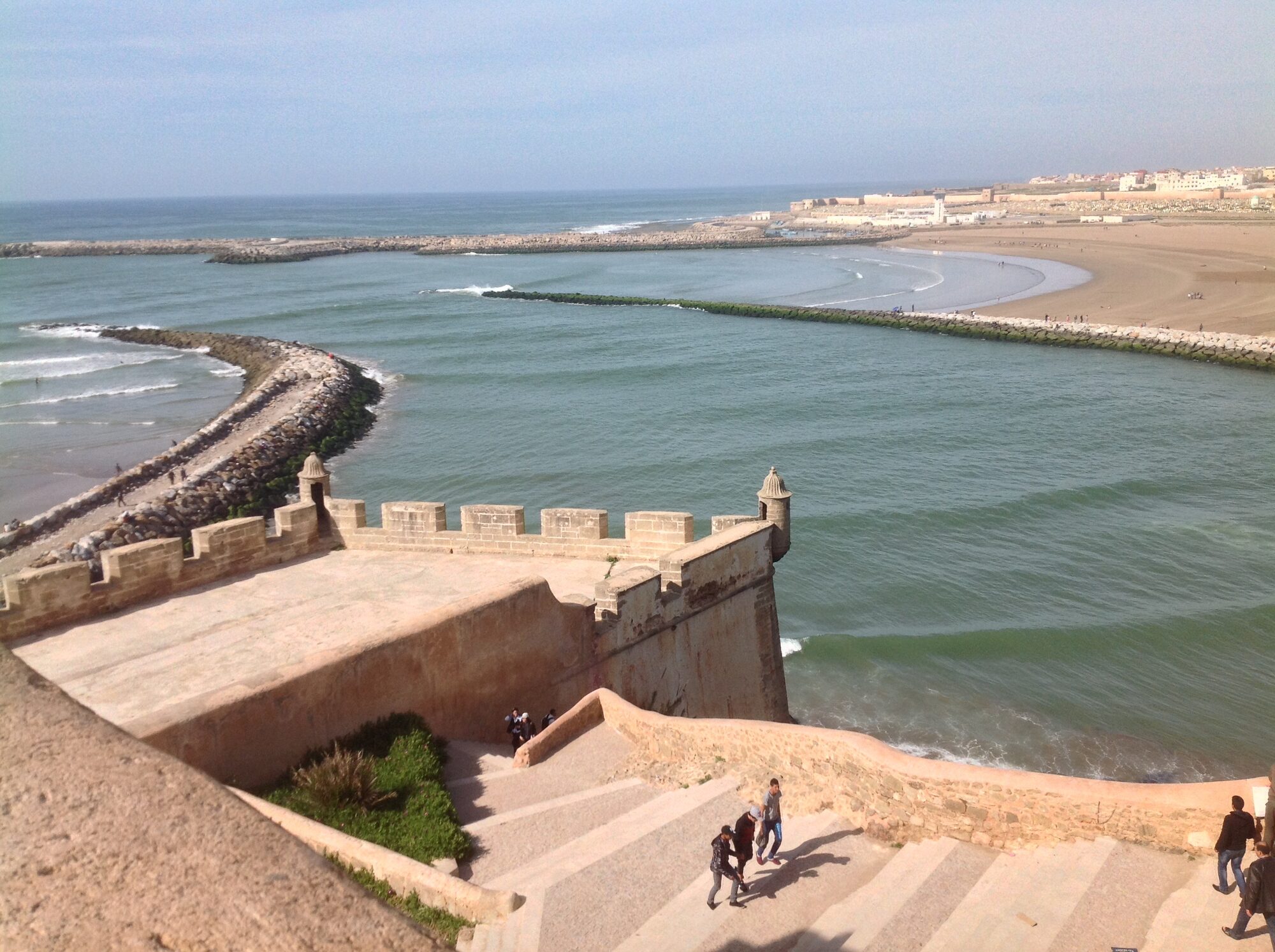 Les plages et la corniche