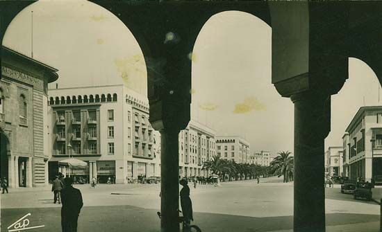 L'Avenue — carte postale de Rabat
