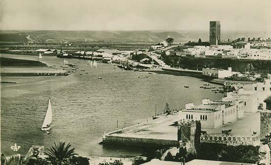 Le Port & la Tour Hassan — carte postale de Rabat